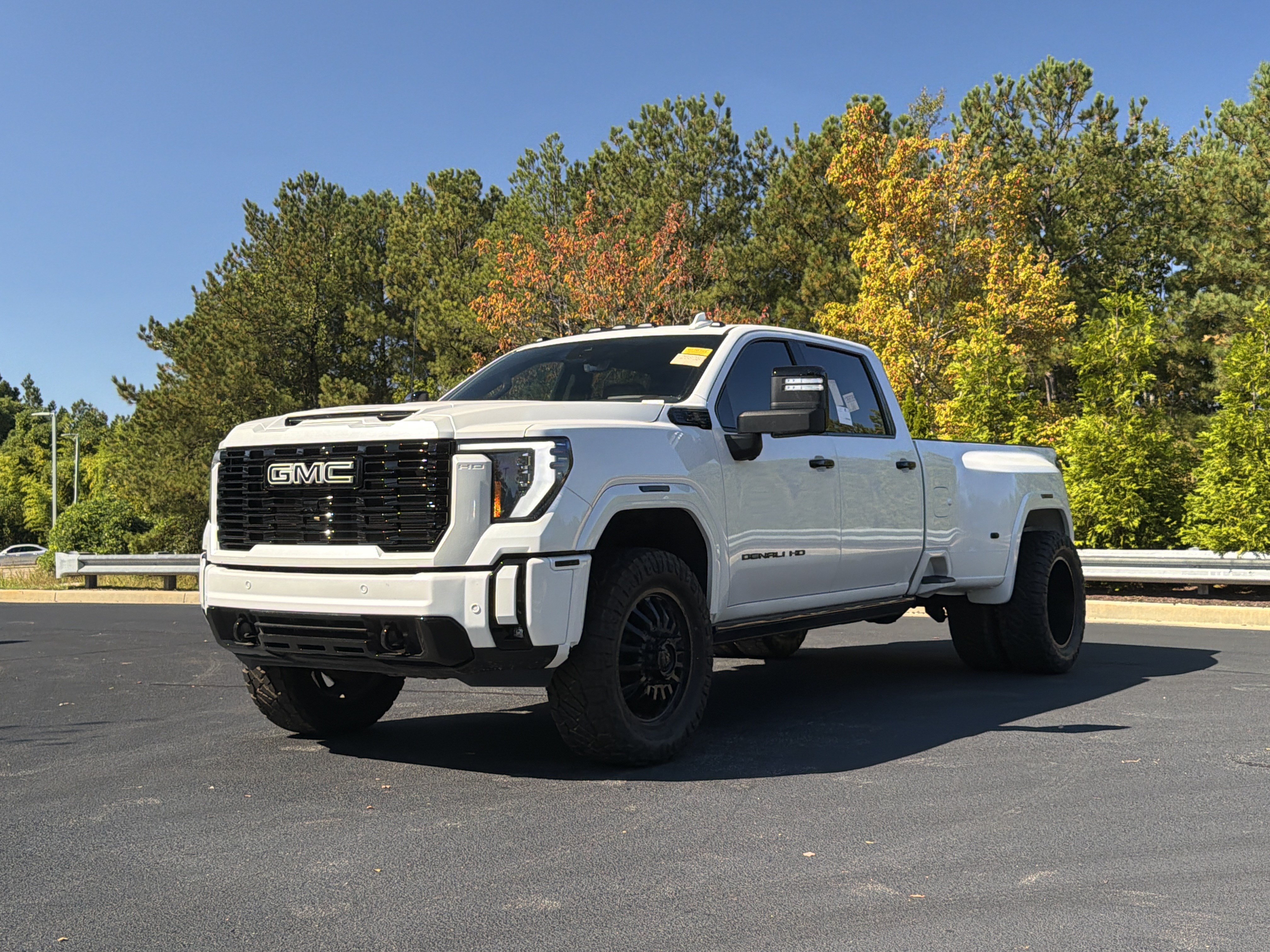 Used 2024 GMC Sierra 3500 Denali Ultimate AWD/4WD image 11