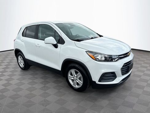 Used 2020 Chevrolet Trax LS w/ Tint and Cruise Package FWD image 4