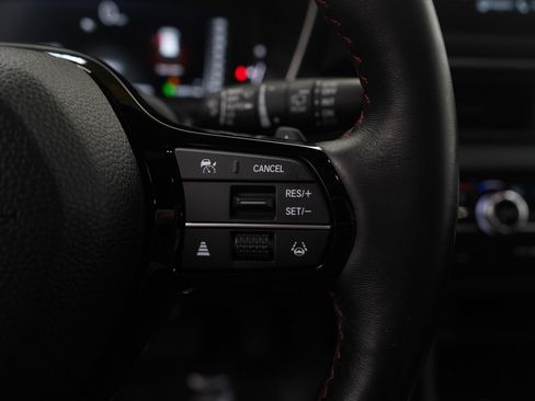 Used 2025 Honda Pilot Black Edition image 17