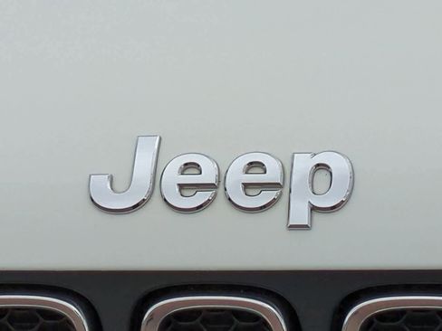 Used 2016 Jeep Renegade Latitude image 11