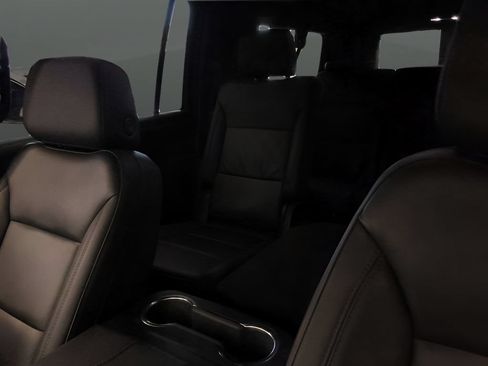 Used 2025 Chevrolet Suburban Z71 AWD/4WD image 18