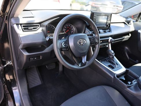 Used 2021 Toyota RAV4 LE AWD/4WD image 15