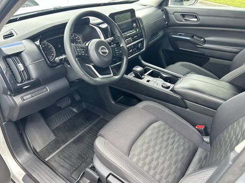 Used 2022 Nissan Pathfinder S AWD/4WD image 14