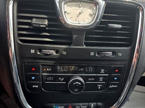 Used 2012 Chrysler Town & Country Touring w/ Entertainment Group #1 image 21