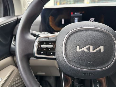Certified 2025 Kia Carnival image 34