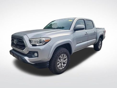 Used 2017 Toyota Tacoma SR5 w/ SR5 Appearance Package (SM) RWD image 2