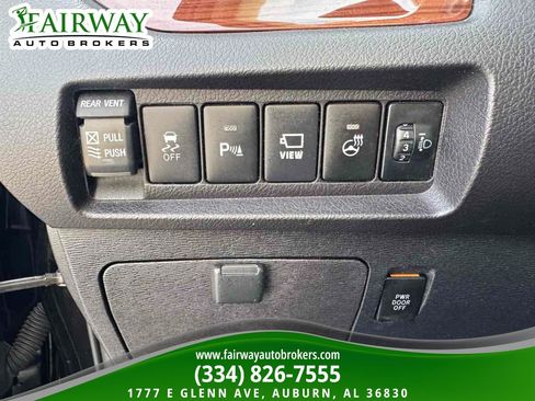 Used 2020 Toyota Sienna Limited Premium w/ Carpet Mat Package AWD/4WD image 17