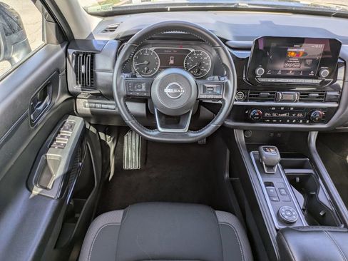 Used 2024 Nissan Pathfinder SV AWD/4WD image 17