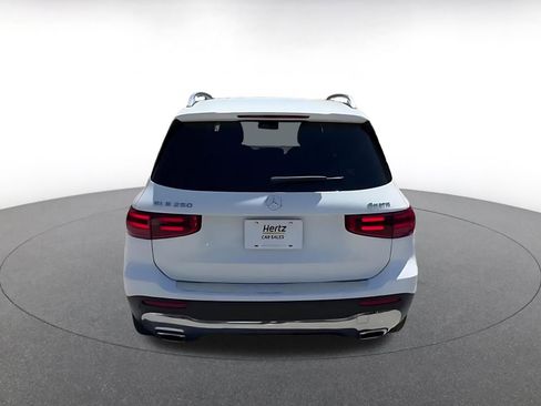 Used 2025 Mercedes-Benz GLB 250 4MATIC image 12