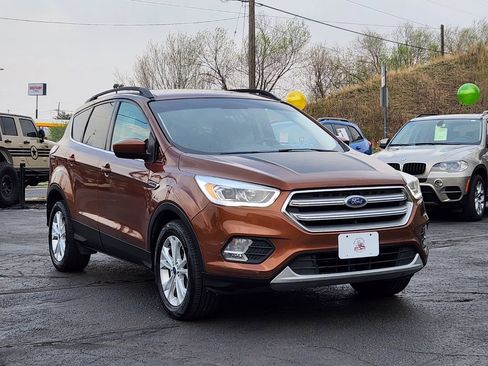 Used 2017 Ford Escape SE w/ Equipment Group 201A image 5