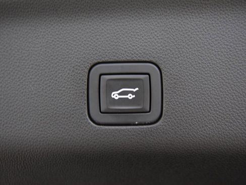 Used 2024 Chevrolet Tahoe High Country AWD/4WD image 24