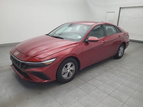 Used 2025 Hyundai Elantra SE FWD image 2