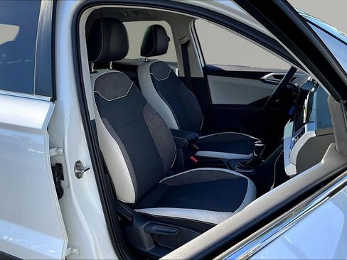 New 2026 Volkswagen Taos SE image 27