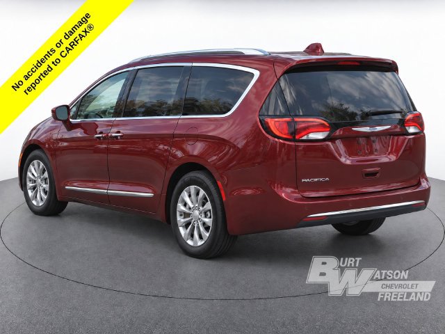 Used 2018 Chrysler Pacifica Touring-L Plus FWD image 4