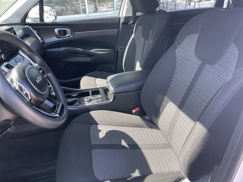 Used 2023 Kia Sorento LX AWD/4WD image 11