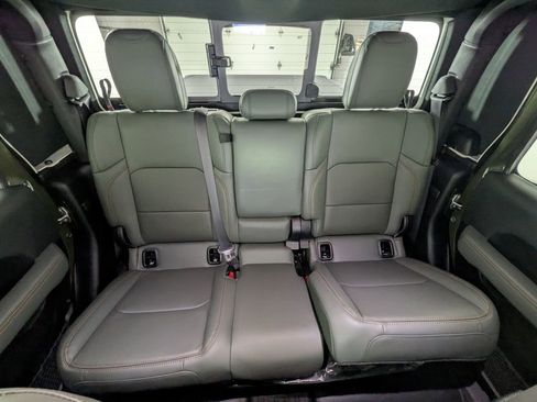 Used 2024 Jeep Gladiator Mojave image 33