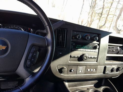 Used 2022 Chevrolet Express 2500 w/ Driver Convenience Package image 17