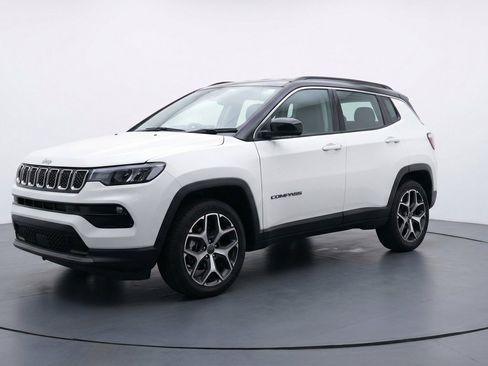 Used 2025 Jeep Compass Limited AWD/4WD image 3