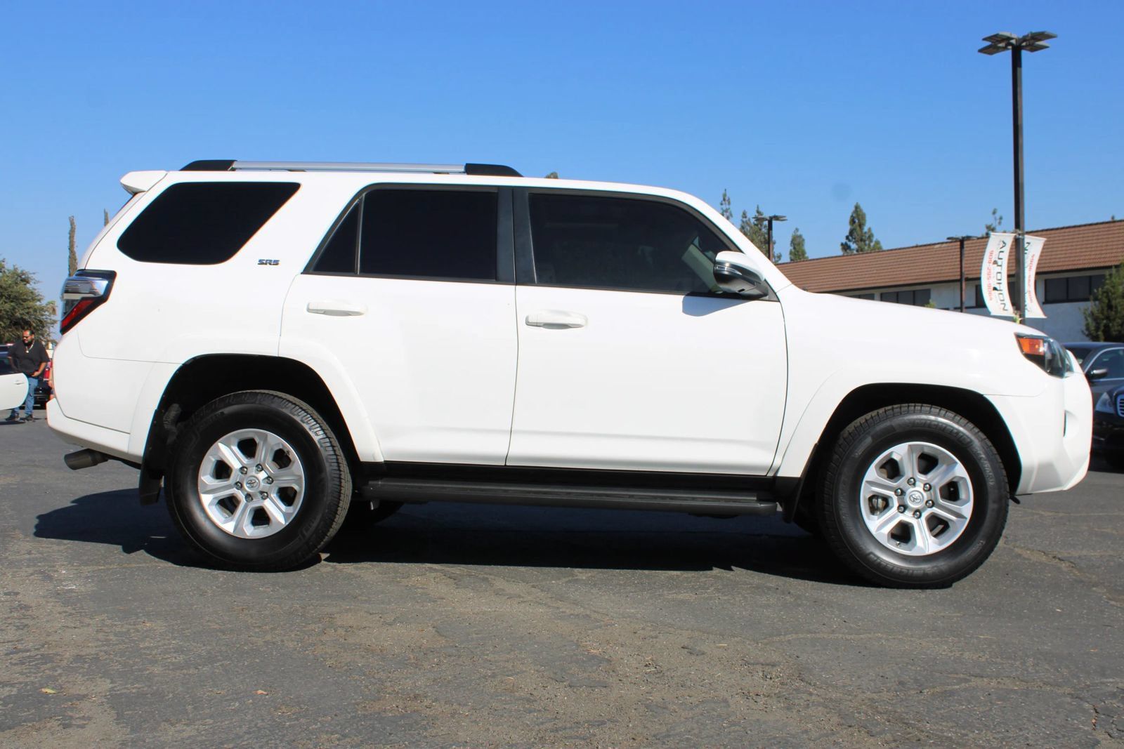 Used 2020 Toyota 4Runner SR5 Premium w/ Moonroof Package RWD image 41