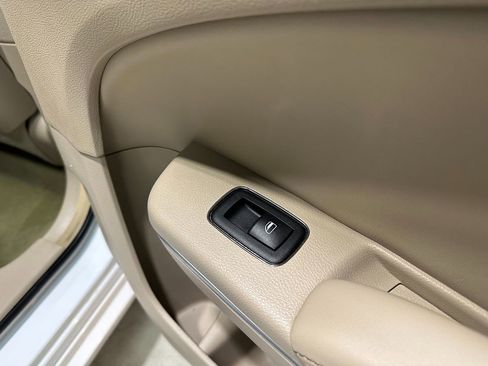 Used 2013 Chrysler 300 C w/ Light Group image 16