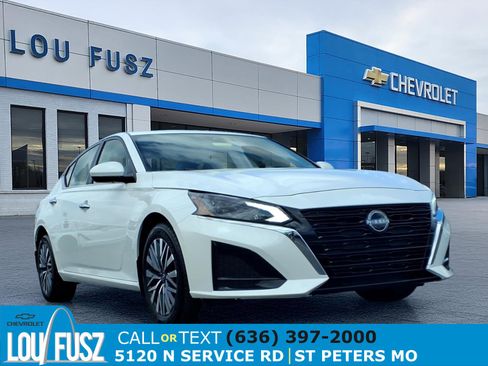 Used 2023 Nissan Altima 2.5 SV AWD/4WD image 1