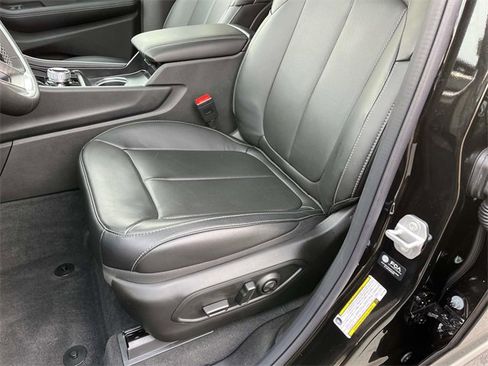 New 2025 Jeep Grand Cherokee L Limited w/ Luxury Tech Group II image 25