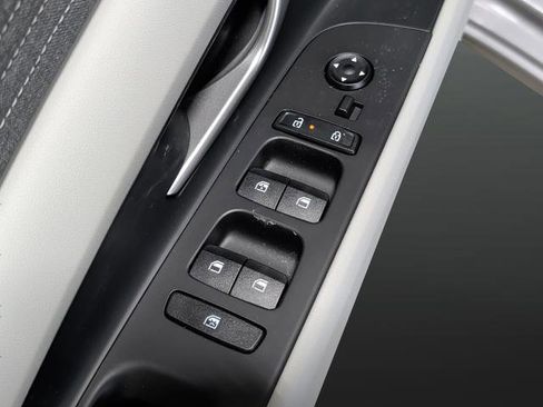New 2026 Hyundai Elantra Limited FWD image 30