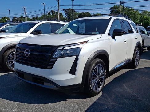 New 2026 Nissan Pathfinder Platinum AWD/4WD image 3
