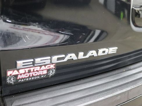 Used 2018 Cadillac Escalade ESV Luxury AWD/4WD image 7