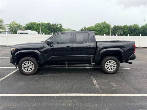 Used 2025 Toyota Tacoma SR RWD image 3