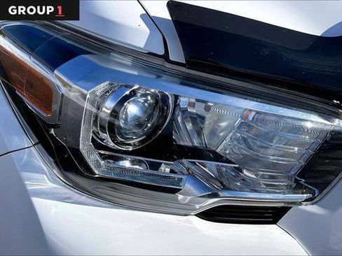Certified 2018 Toyota Tacoma TRD Off-Road w/ Technology Package AWD/4WD image 27