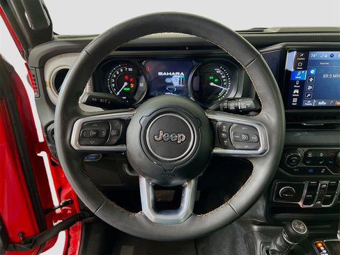 Used 2024 Jeep Wrangler Unlimited Sahara image 13