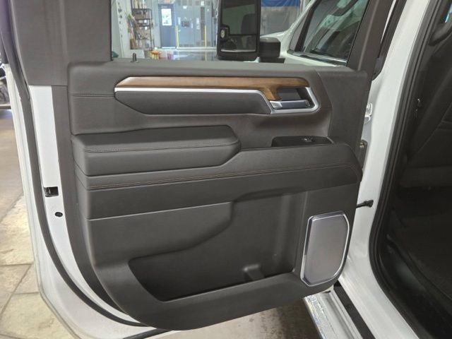 Used 2025 Chevrolet Silverado 3500 High Country w/ Technology Package AWD/4WD image 17