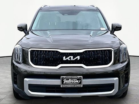 Used 2024 Kia Telluride EX w/ EX Captain's Chair Package FWD image 3