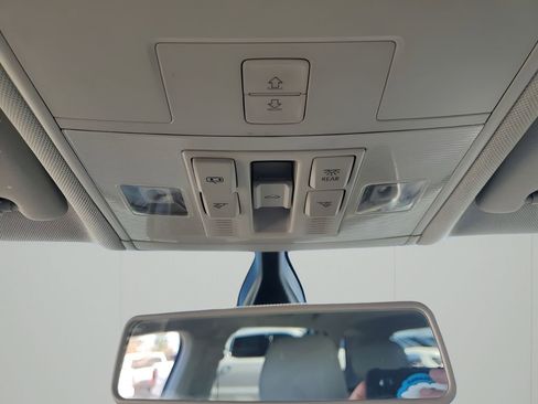 Used 2018 Volkswagen Tiguan SE w/ Panoramic Sunroof Package image 43