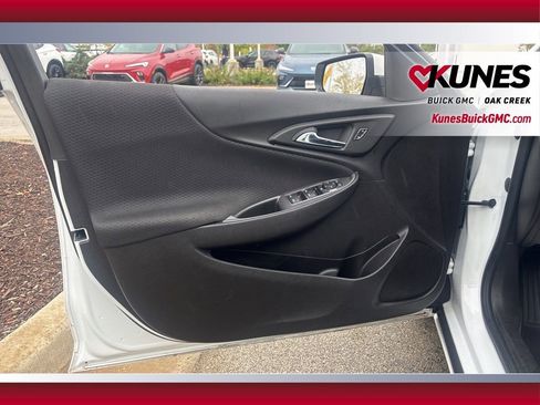 Used 2023 Chevrolet Malibu LT image 9