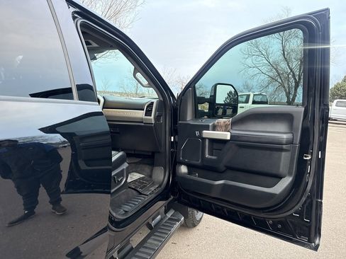 Certified 2018 Ford F350 Lariat w/ Chrome Package image 27