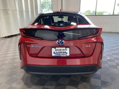 Used 2021 Toyota Prius Prime XLE w/ Carpet Mat Package (TMS) FWD image 12