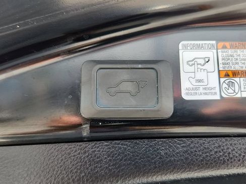 Used 2018 Toyota RAV4 XLE AWD/4WD image 24