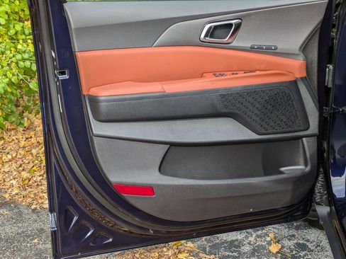 Used 2025 Kia Carnival EX image 11