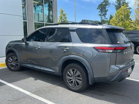 Used 2022 Nissan Pathfinder SV AWD/4WD image 6