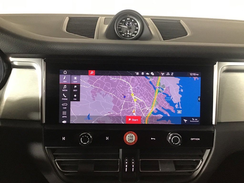 Certified 2026 Porsche Macan AWD/4WD image 34