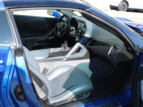 Used 2015 Chevrolet Corvette Z06 w/ 3LZ Preferred Equipment Group image 16