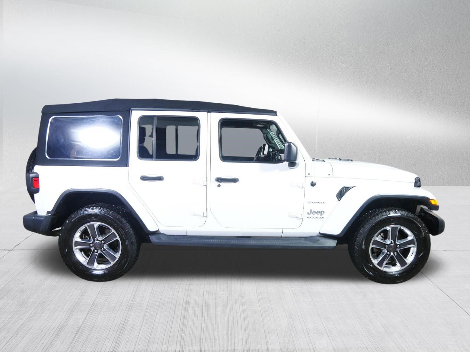 Used 2018 Jeep Wrangler Unlimited Sahara AWD/4WD image 8