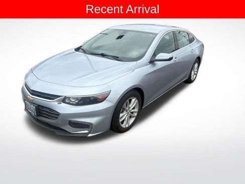 Used 2017 Chevrolet Malibu LT FWD image 2