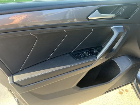Certified 2023 Volkswagen Tiguan SE w/ Panoramic Sunroof Package FWD image 13