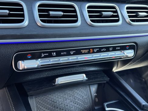 Used 2025 Mercedes-Benz GLS 450 4MATIC image 22
