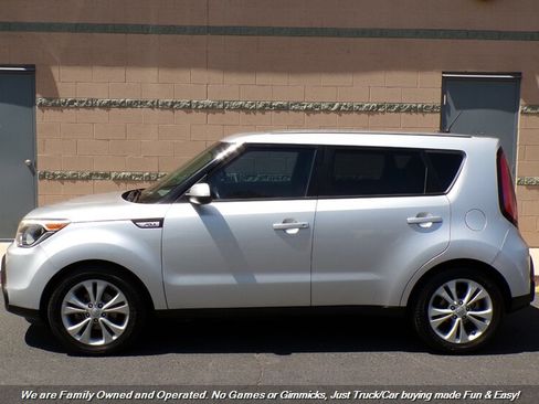 Used 2015 Kia Soul + image 5