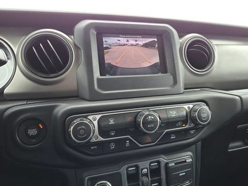 Used 2023 Jeep Gladiator Sport AWD/4WD image 31