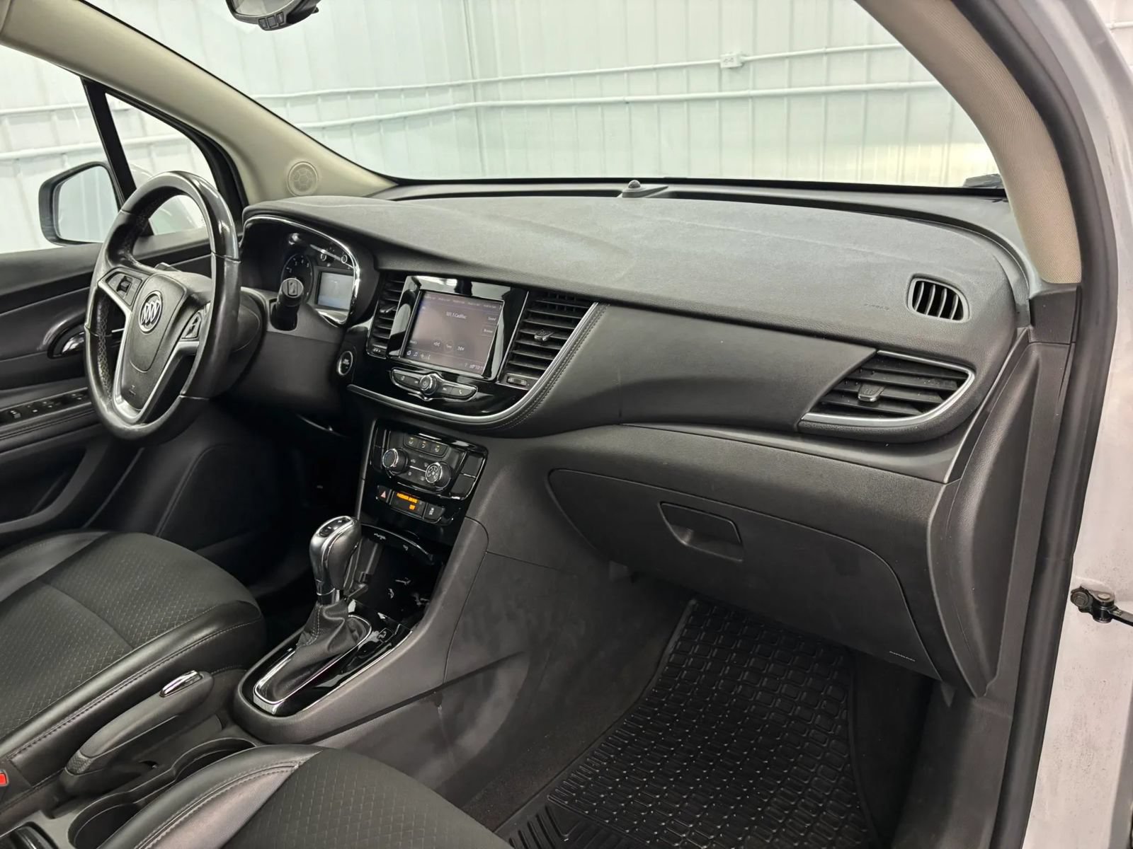 Used 2022 Buick Encore Preferred AWD/4WD image 32